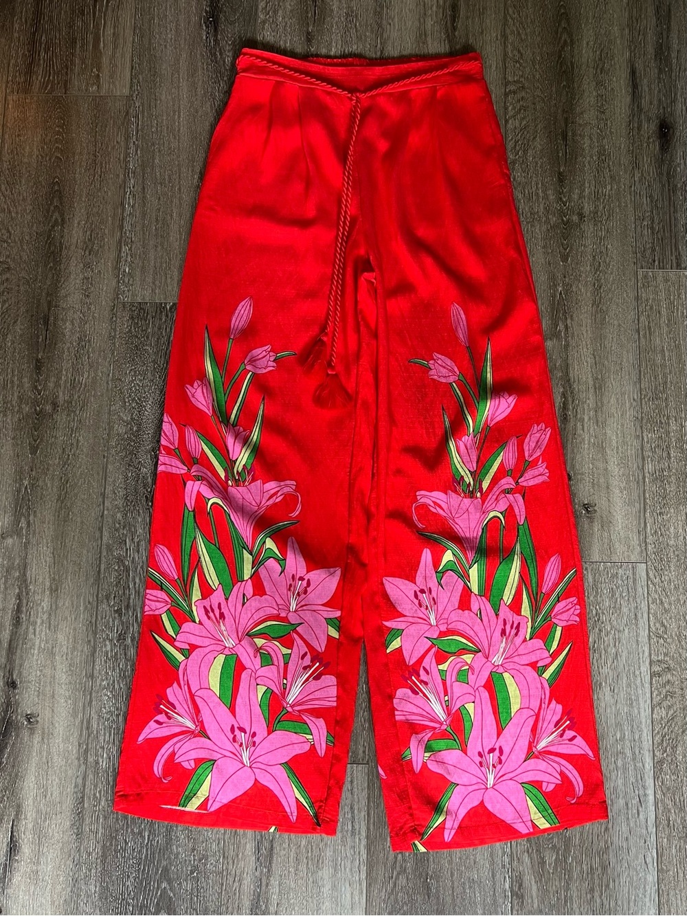 Lulumari - Red Floral Wide-Leg Pants with Pink Lily Print in Rayon Blend. NWOT